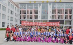 石林有到文山的客运车嘛？马关木厂小学有多少人