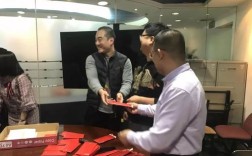 同事家属升迁请酒拿什么的合适？升官发红包发多少合适