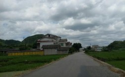 贵州有多少个县？开阳龙岗镇黔南平塘有多少里