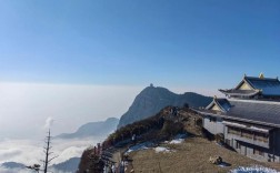 8月份去峨眉山需要带厚衣服吗？峨眉山8月温度多少钱