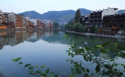 凤凰古城河水向哪个方向流？凤凰到麻冲多少公里