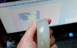 我在网上买了个和田玉，感觉不凉朋友摸了也说不凉!请问是不是假的呀？和田天气还能冷多少天