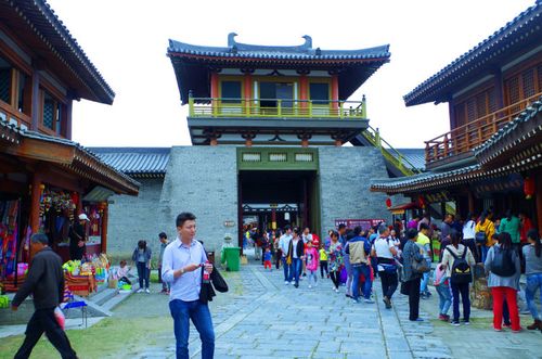 襄阳唐城下雨天有演出吗?今年襄阳多少天下雨-图1 襄阳唐城下雨天有演出吗?今年襄阳多少天下雨-图1