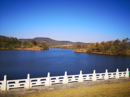 盱眙象山公园湖有多深？盱眙11月份天气多少度-图1