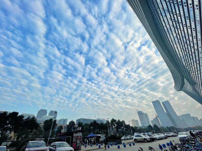 成都今天的云是人工吹的吗?四川气象今天多少度-图3 成都今天的云是人工吹的吗?四川气象今天多少度-图3