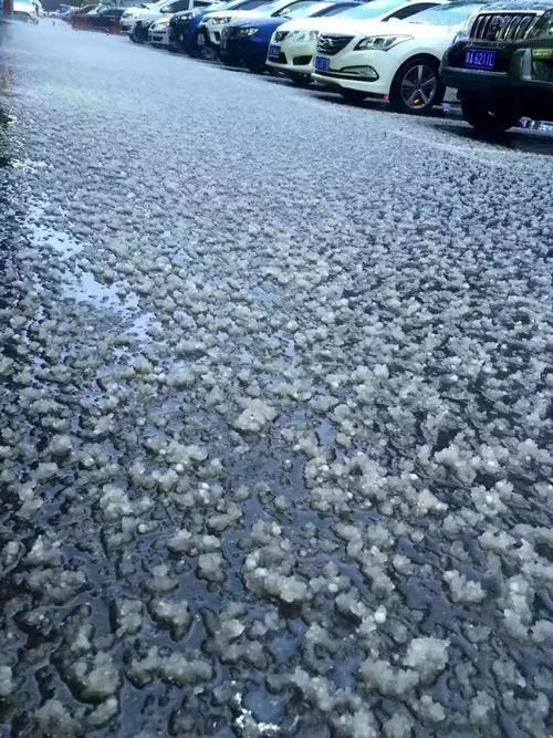 下雨多久才会下冰雹?冰雹多少温度时候下-图1 下雨多久才会下冰雹?冰雹多少温度时候下-图1