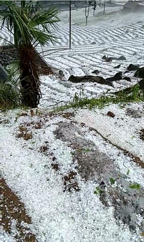 下雨多久才会下冰雹?冰雹多少温度时候下-图2 下雨多久才会下冰雹?冰雹多少温度时候下-图2