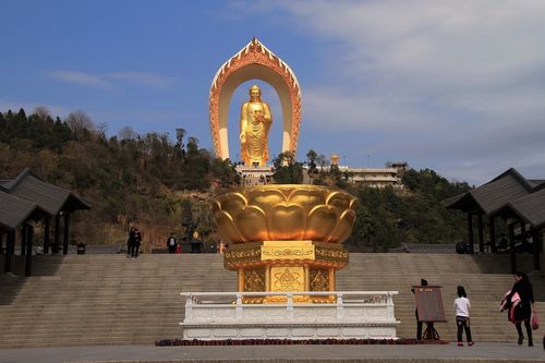 东林大佛2023五一开放吗?东林寺11月份气温多少度-图3 东林大佛2023五一开放吗?东林寺11月份气温多少度-图3