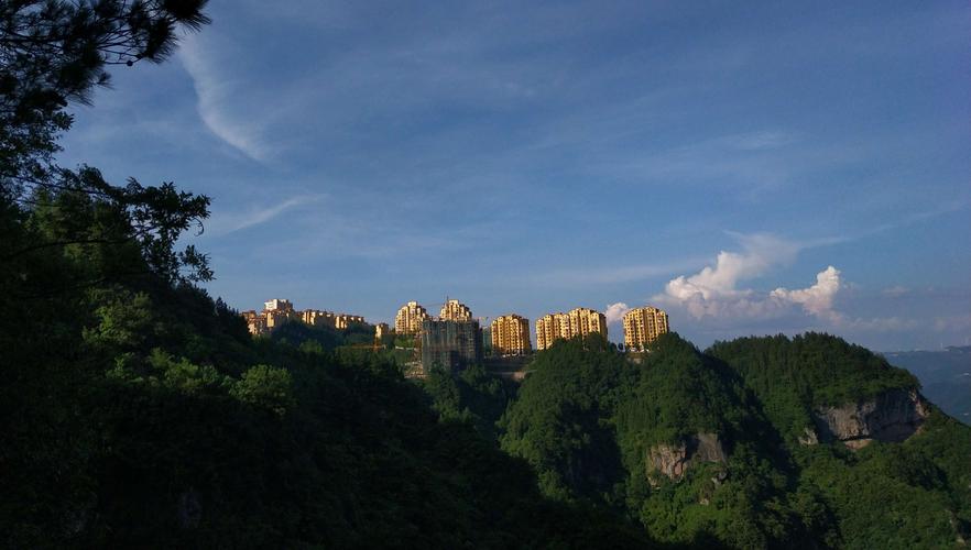 利川为什么比周边温度低?利川最高温度是多少-图2 利川为什么比周边温度低?利川最高温度是多少-图2