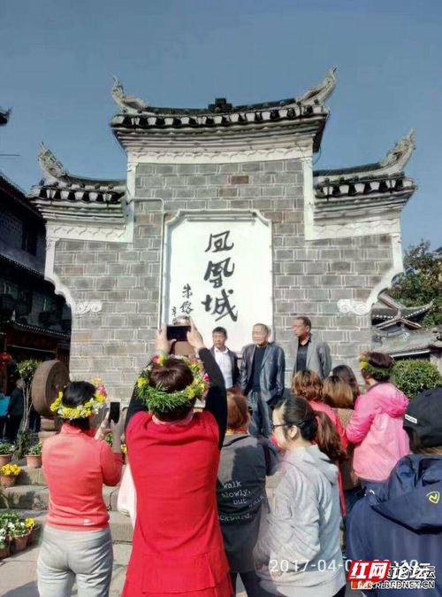 武汉高铁火车站至鄂州市凤凰山庄怎么走?鄂州市到凤凰古城多少公里-图2 武汉高铁火车站至鄂州市凤凰山庄怎么走?鄂州市到凤凰古城多少公里-图2