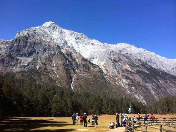 玉龙雪山小镇海拔?玉龙雪山云杉坪海拔高度多少米-图1 玉龙雪山小镇海拔?玉龙雪山云杉坪海拔高度多少米-图1