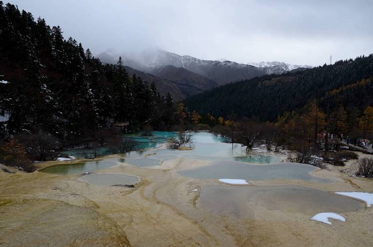 黄龙风景区7月份冷吗?四川黄龙温度多少-图1 黄龙风景区7月份冷吗?四川黄龙温度多少-图1
