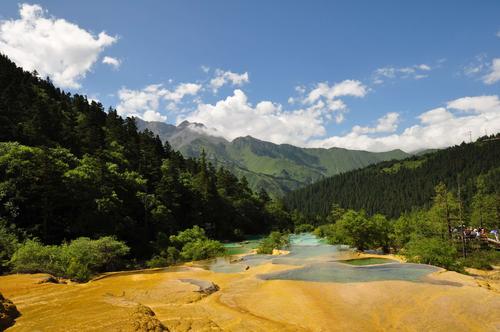 黄龙风景区7月份冷吗?四川黄龙温度多少-图2 黄龙风景区7月份冷吗?四川黄龙温度多少-图2