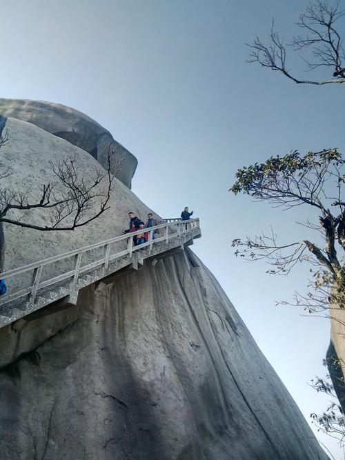 这个星期6到天柱山,不知道需要带些什么?注意点什么?穿什么衣服,要是下雨怎么办?希望大家知道的都讲?天柱山坐索道后下山多少小时-图2 这个星期6到天柱山,不知道需要带些什么?注意点什么?穿什么衣服,要是下雨怎么办?希望大家知道的都讲?天柱山坐索道后下山多少小时-图2