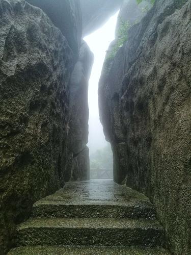 这个星期6到天柱山,不知道需要带些什么?注意点什么?穿什么衣服,要是下雨怎么办?希望大家知道的都讲?天柱山坐索道后下山多少小时-图3 这个星期6到天柱山,不知道需要带些什么?注意点什么?穿什么衣服,要是下雨怎么办?希望大家知道的都讲?天柱山坐索道后下山多少小时-图3