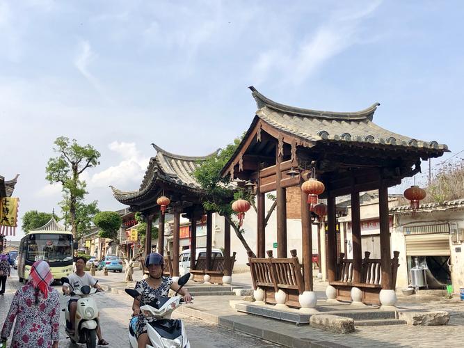 云南红河建水做青石雕刻的主要集中在哪个镇？建水青龙镇有多少人-图3
