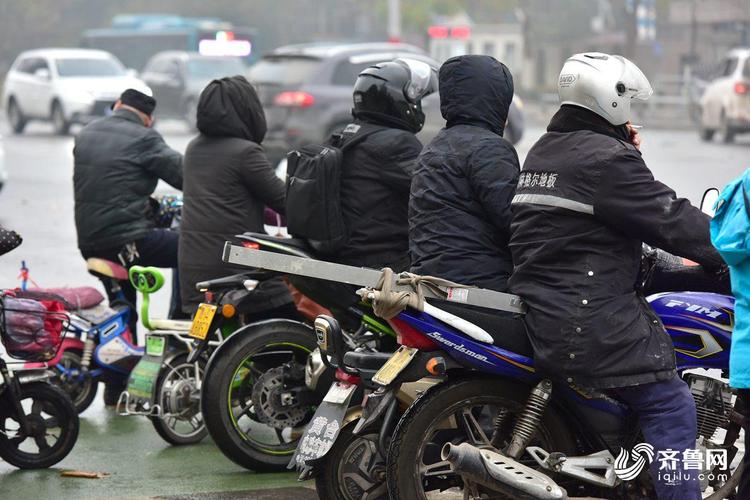 多少度骑摩托车不冷?气温多少骑不成摩托-图2 多少度骑摩托车不冷?气温多少骑不成摩托-图2