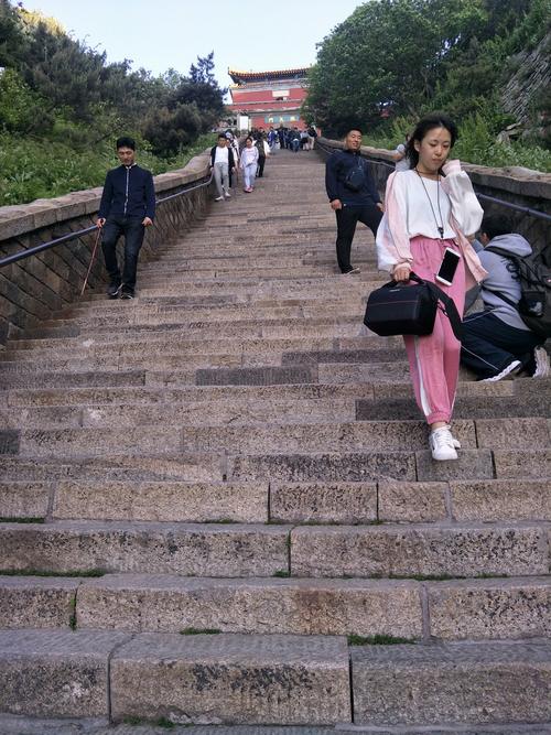 爬泰山相当于走多少步?爬泰山一般情况多少有步-图2 爬泰山相当于走多少步?爬泰山一般情况多少有步-图2