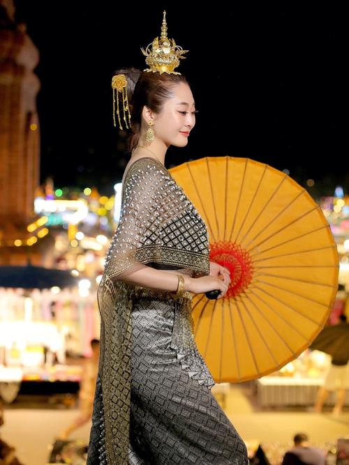 傣族服饰和泰国服饰有什么区别?包头如何做火车去西双版纳旅游要多少钱-图2 傣族服饰和泰国服饰有什么区别?包头如何做火车去西双版纳旅游要多少钱-图2