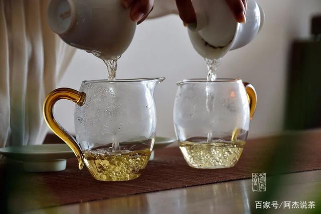 倒水的高度和速度,对冲泡茶叶有影响吗?倒水的瞬间温度能降多少-图2 倒水的高度和速度,对冲泡茶叶有影响吗?倒水的瞬间温度能降多少-图2