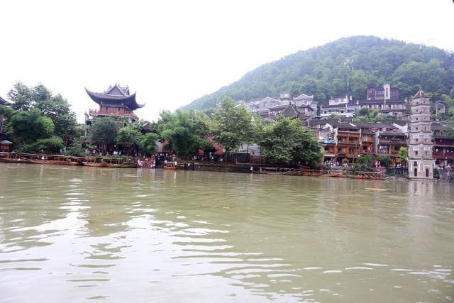 凤凰古城漂流哪里有?湖南凤凰吉信镇的邮政编码是多少-图3 凤凰古城漂流哪里有?湖南凤凰吉信镇的邮政编码是多少-图3