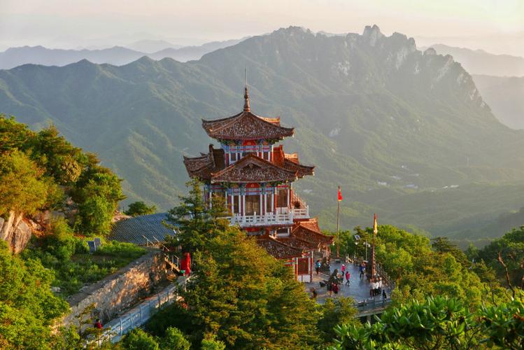 现在去洛阳白云山穿什么衣服?洛阳白云山明天气温多少度-图1 现在去洛阳白云山穿什么衣服?洛阳白云山明天气温多少度-图1