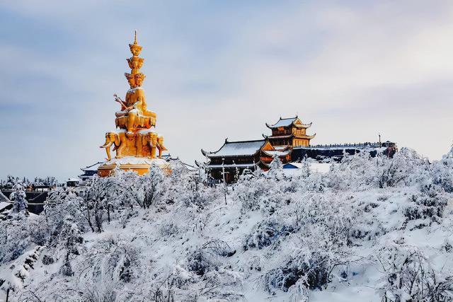峨眉山下雪的时候能闻到什么?峨眉山一天可以造出多少空气-图3 峨眉山下雪的时候能闻到什么?峨眉山一天可以造出多少空气-图3