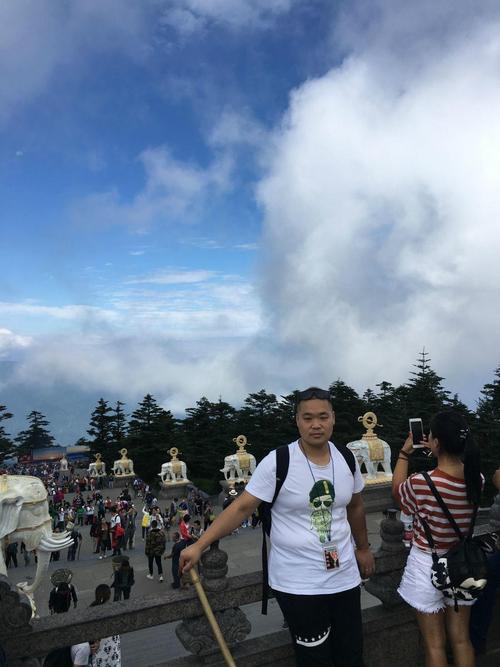 峨眉山金顶的海拔高度?峨眉山9月份天气晴天多少天-图2 峨眉山金顶的海拔高度?峨眉山9月份天气晴天多少天-图2