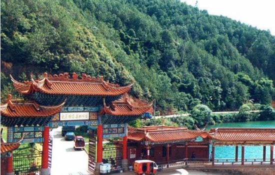 易门大龙洞公园为何有“天然氧吧”的美誉?峨山到易门多少-图2 易门大龙洞公园为何有“天然氧吧”的美誉?峨山到易门多少-图2
