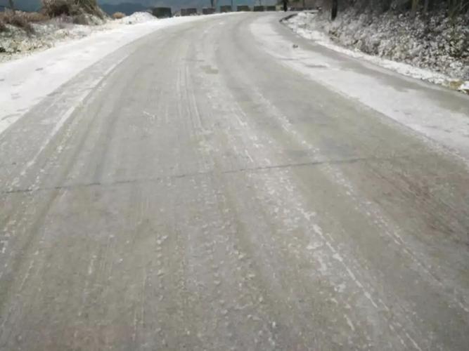 冬天在多少度道路可以结冰?道路一般多少度结冰-图1 冬天在多少度道路可以结冰?道路一般多少度结冰-图1