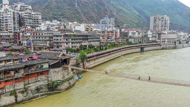 成都到泸定沿途景点?泸定岚安海拔高度是多少米-图2 成都到泸定沿途景点?泸定岚安海拔高度是多少米-图2