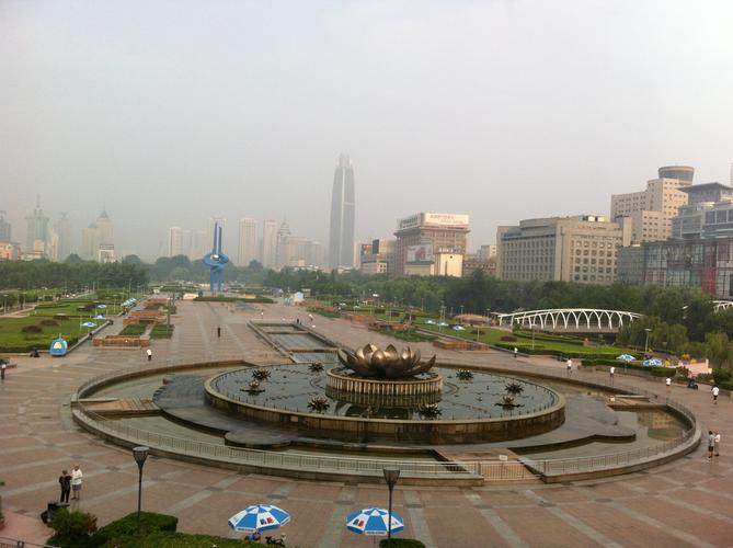 济南泉城广场多大？泉城广场占地面积多少-图2