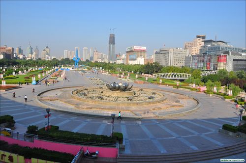 济南泉城广场多大？泉城广场占地面积多少-图1