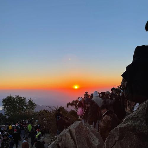 泰山顶上晚上的气温大概多少阿?今天泰安最高温度是多少-图3 泰山顶上晚上的气温大概多少阿?今天泰安最高温度是多少-图3