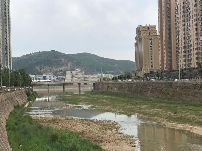 延安4月份天气穿什么衣服?延安现在穿多少-图3 延安4月份天气穿什么衣服?延安现在穿多少-图3