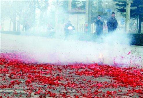你们那儿的县城现在允许放鞭炮吗?驻马店雾霾天数有多少-图1 你们那儿的县城现在允许放鞭炮吗?驻马店雾霾天数有多少-图1