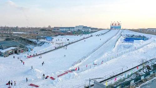 银川哪个滑雪场好玩?奇石山滑雪场多少钱-图1 银川哪个滑雪场好玩?奇石山滑雪场多少钱-图1