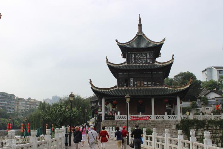 甲秀楼附近景点?贵阳甲秀楼平均海拔多少米高-图2 甲秀楼附近景点?贵阳甲秀楼平均海拔多少米高-图2