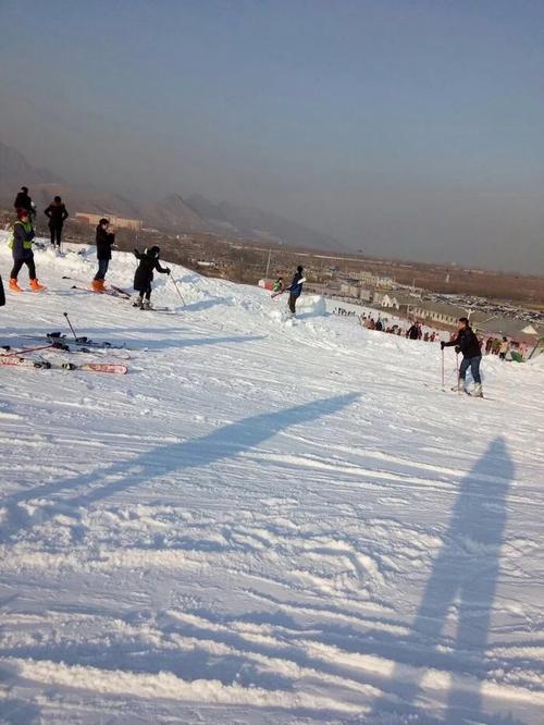 保定过年去哪玩?狼牙山滑雪场租装备多少钱-图2 保定过年去哪玩?狼牙山滑雪场租装备多少钱-图2