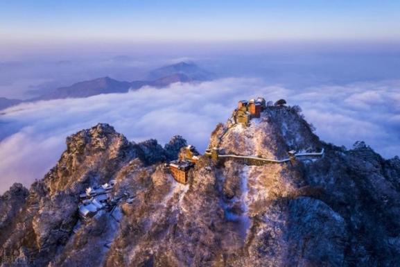 8月爬武当山上面冷吗?信阳罗山最低温度是多少-图1 8月爬武当山上面冷吗?信阳罗山最低温度是多少-图1