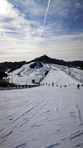 人造滑雪场里面不冷吗?滑雪场里一般气温多少-图3 人造滑雪场里面不冷吗?滑雪场里一般气温多少-图3
