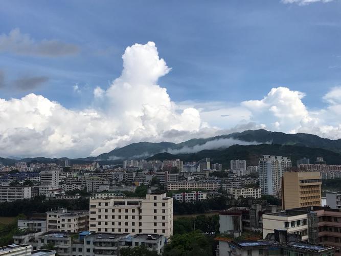 海南五指山市的气候怎么样?五指山明天的气温多少度-图2 海南五指山市的气候怎么样?五指山明天的气温多少度-图2