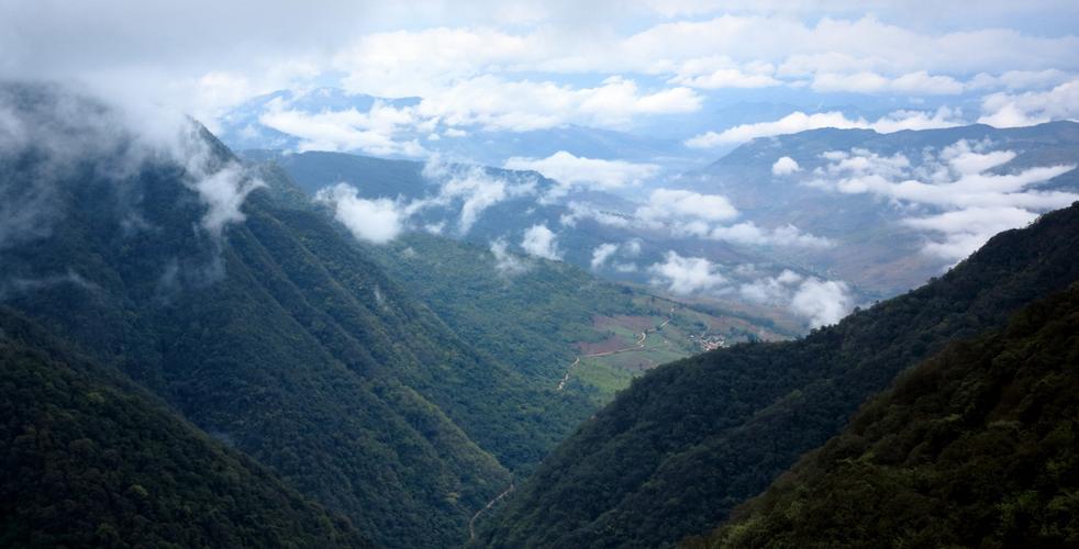 云南哀牢山北纬度多少?云南玉溪新平海拔多少米-图1 云南哀牢山北纬度多少?云南玉溪新平海拔多少米-图1