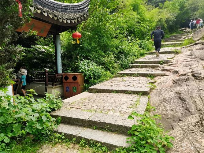 穹窿山徒步时长?穹窿山爬到山顶多少时间-图2 穹窿山徒步时长?穹窿山爬到山顶多少时间-图2