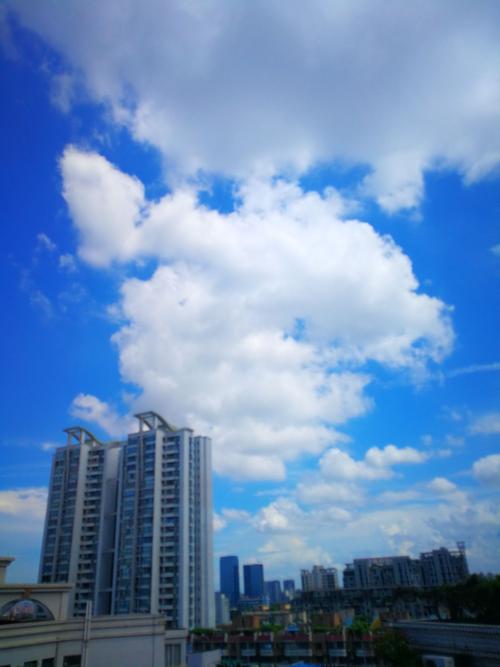 厚重的白云要下雨吗?广州白云气温多少度-图3 厚重的白云要下雨吗?广州白云气温多少度-图3