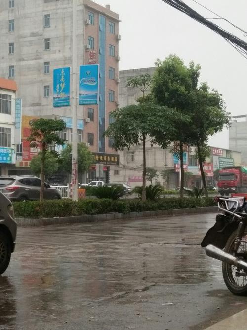 广西哪个县有大雨?广西贵港市平南县多少度-图3 广西哪个县有大雨?广西贵港市平南县多少度-图3
