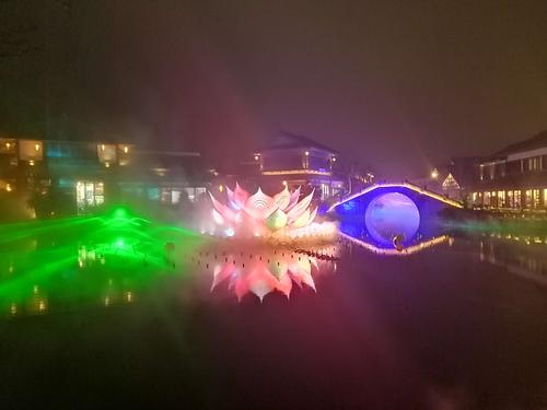 浦江诗人小镇今天去晚上有灯光秀吗？今天蒲江多少度-图3