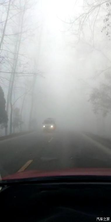 雾天行驶车速限制是多少?大雾高速上能开多少码-图3 雾天行驶车速限制是多少?大雾高速上能开多少码-图3