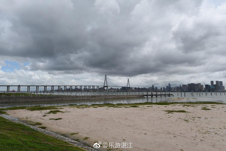 去湛江定居的利弊?湛江一年有多少天下雨-图2 去湛江定居的利弊?湛江一年有多少天下雨-图2