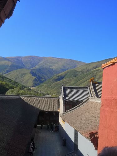 五台山的四季的区别?五月份五台山顶多少度-图2 五台山的四季的区别?五月份五台山顶多少度-图2